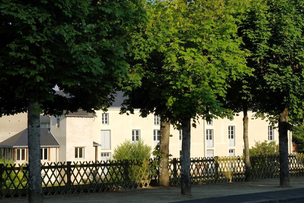 Gite Des Grands Moulins De Bauge Eksteriør bilde