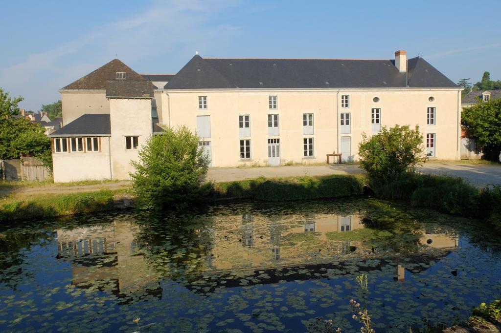 Gite Des Grands Moulins De Bauge Eksteriør bilde